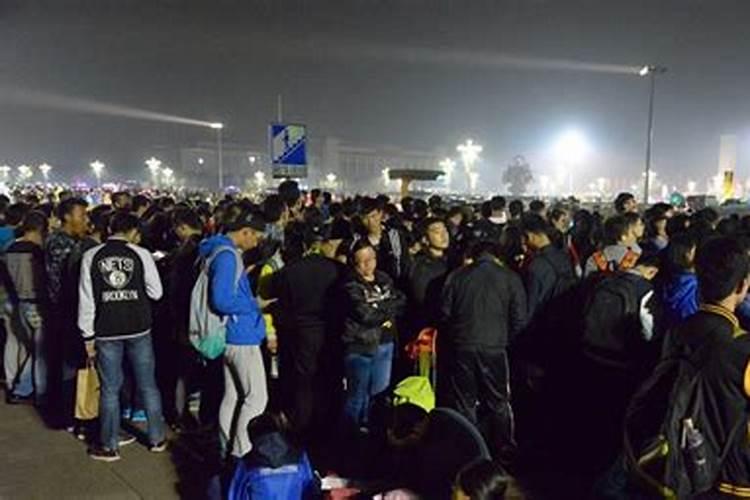 梦到迷路到了墓地 看到好多墓碑和坟头 是什么意思？