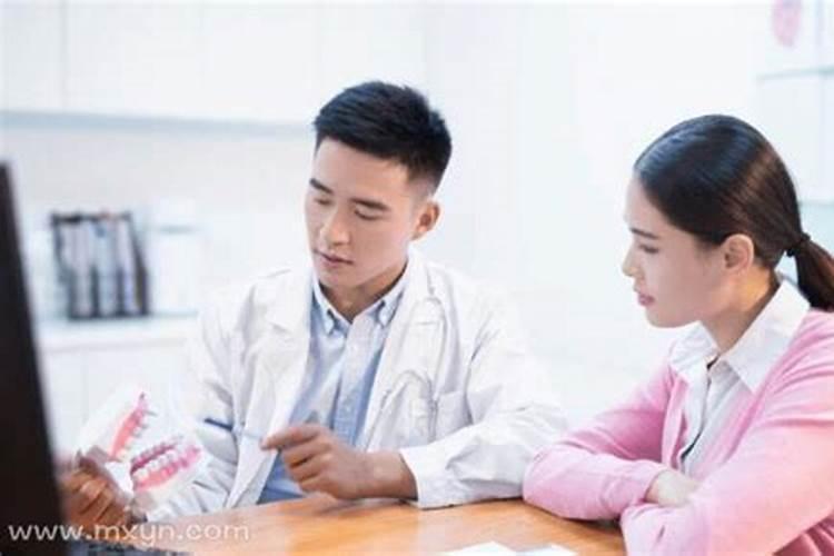 梦见已故母亲再嫁,本来我是要去喝喜酒的,后来错过了时间没去成。有懂...