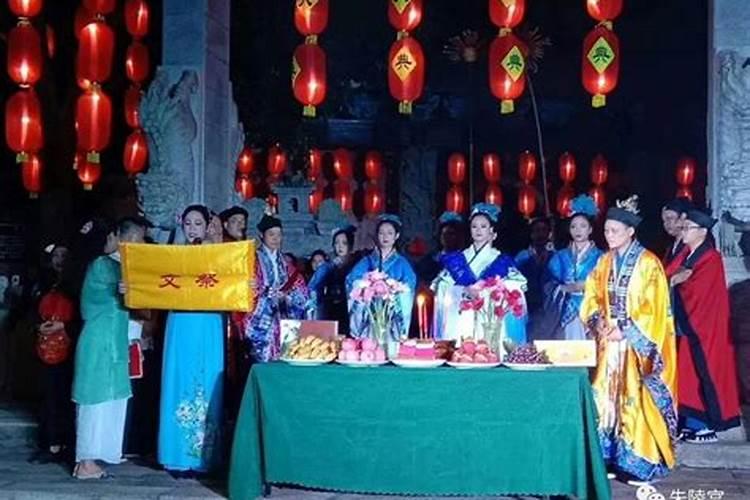 在办公桌上摆什么旺事业