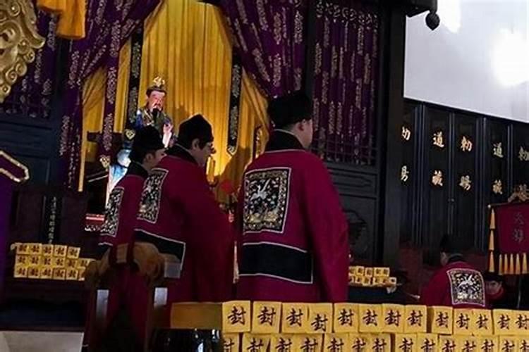 梦见花圈寓意