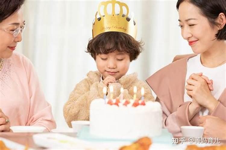 ...个算命先生算我和我老公的八字。说我们的八字不合,总会因为一点小事...