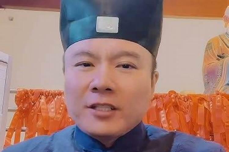2025本命年蛇戴什么属相好