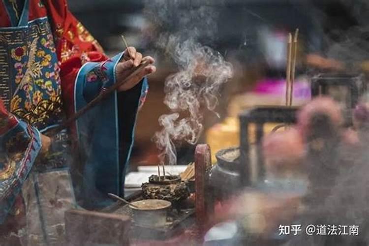 女人梦到地震摇晃有什么征兆