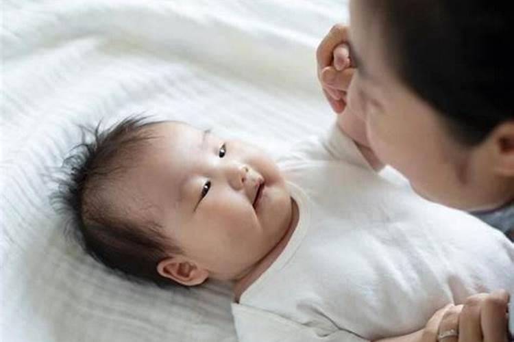 梦见表姐生孩子