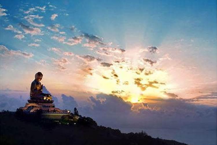 打算去新疆旅行过年,应该怎么安排游玩逛吃路线？