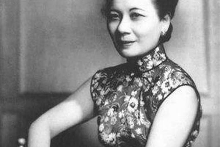 宋美龄出生什么日柱？