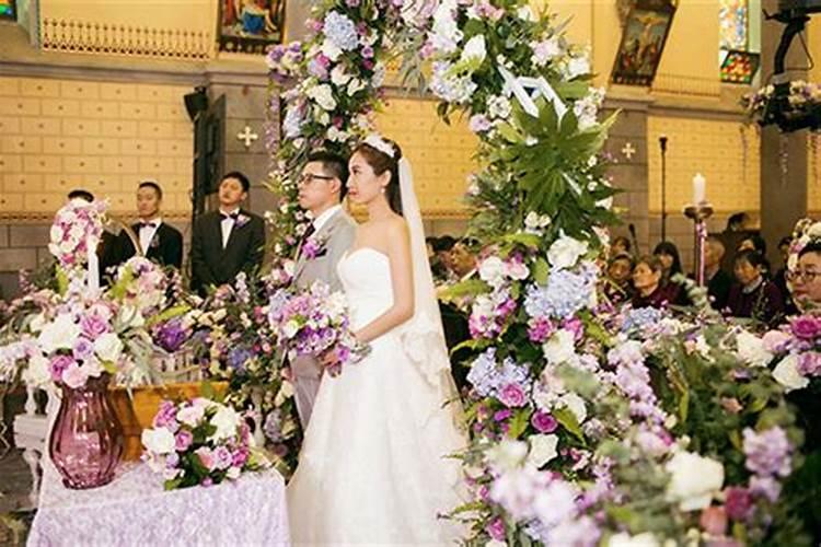 端午节来历和习俗(翻译成英语)急!!