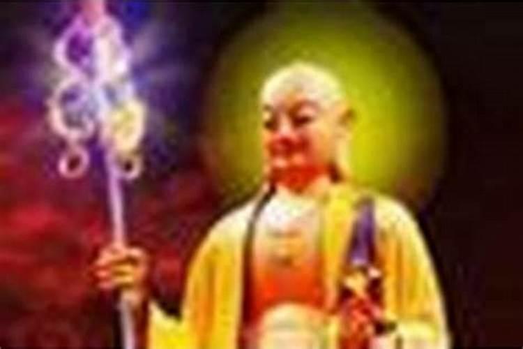 梦见一条满嘴獠牙的红色巨蟒扑向我什么意思