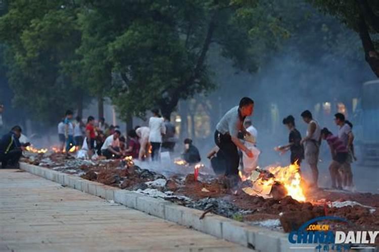 我是农历1992年7月15日晚上八点多出生的 帮我算下生辰八字