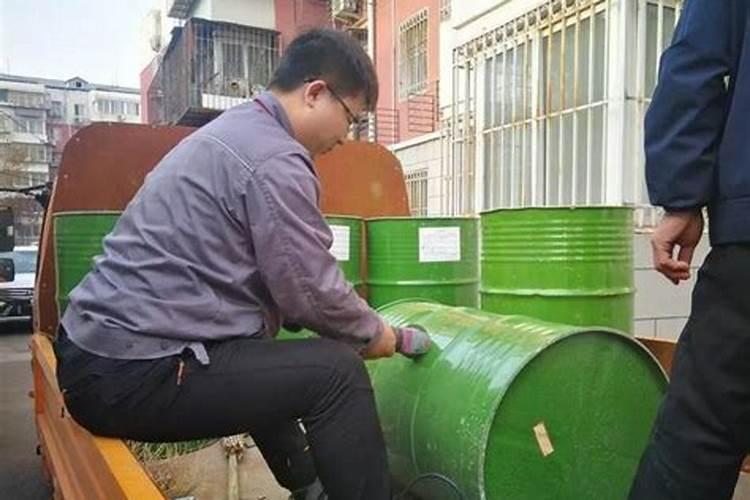 为什么有人在路边烧纸钱看到路边有人烧纸应该注意什么