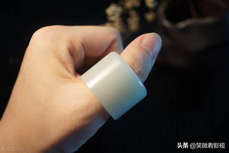 女人佩戴什么首饰防小人