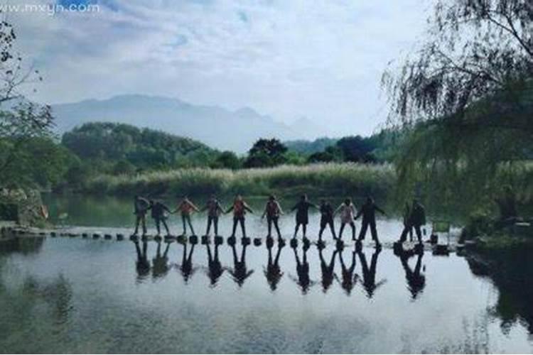 梦见我和爱人过河