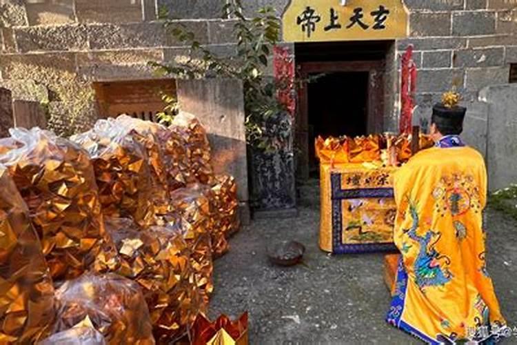 梦见自己的哥哥开车翻了的预兆