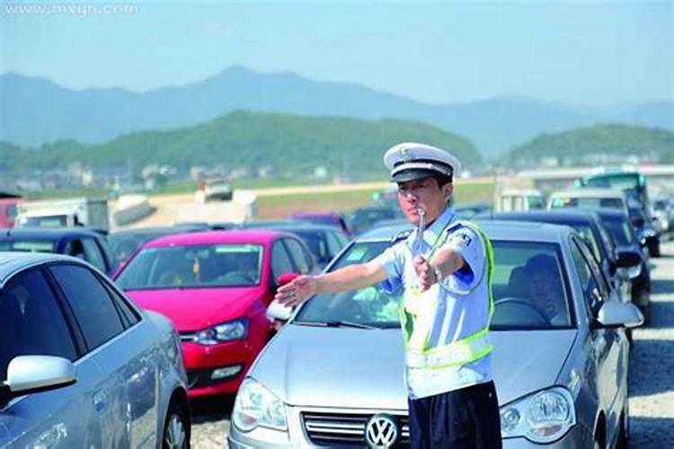 女人梦见牙齿全掉了一吐一堆