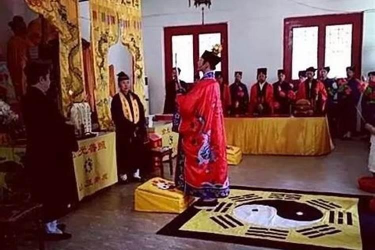 再问一个,形容两个人经常吵架,一点就着的四字成语