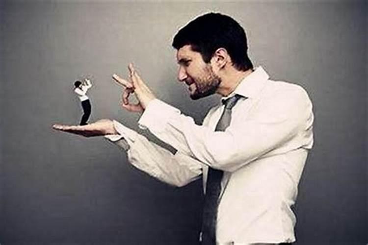 如何对付小人上司!有什么好的办法？