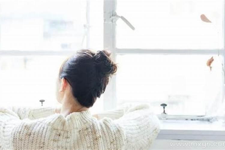 梦见陌生女人进我家门