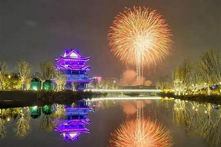 2025年63年属兔女运势
