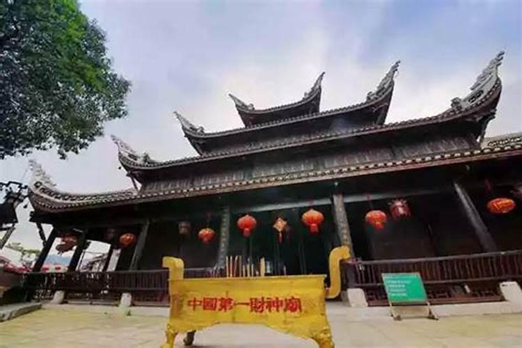 梦见旧书本预示好不好呢 梦见旧书本预示什么