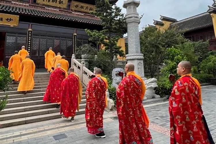 修水陆法时如何观想呢？阿弥陀佛