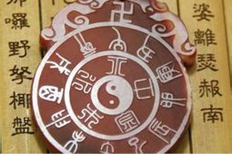 梦中拼命想睁开眼却睁不开