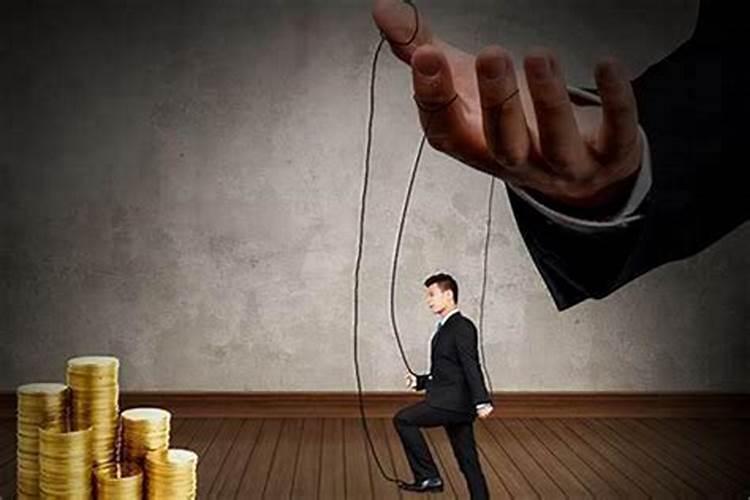 梦见多个月亮 乌云密布 若隐若现 怎么回事？这是什么征兆？
