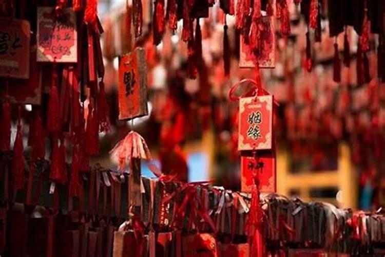 请问结婚登记领证有什么说法吗？避开本命年指的是办婚礼吧？