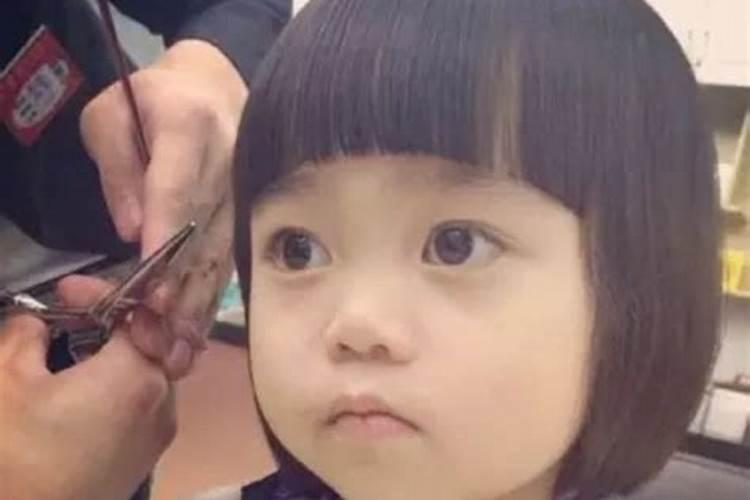 梦见哄别人家孩子男孩睡觉
