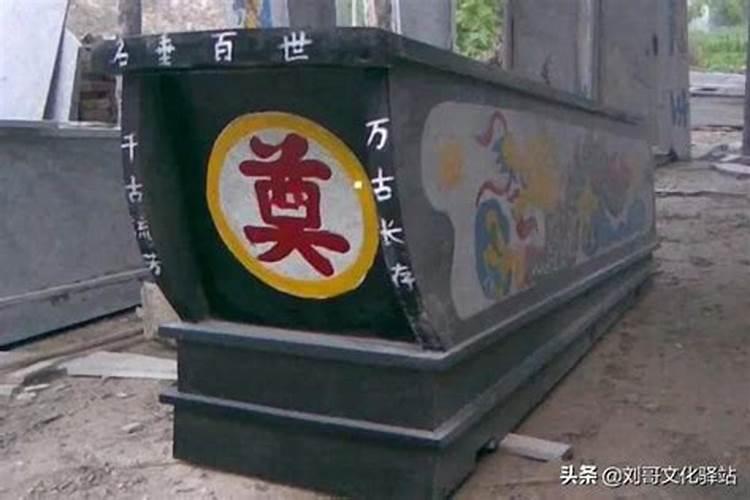 女人梦到老人死了又活过来
