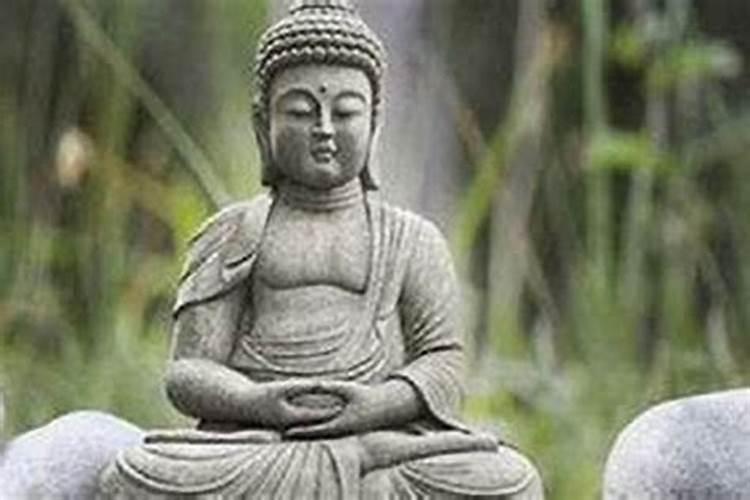 梦见自己把供桌上的东西都摔了唯独没动佛像？