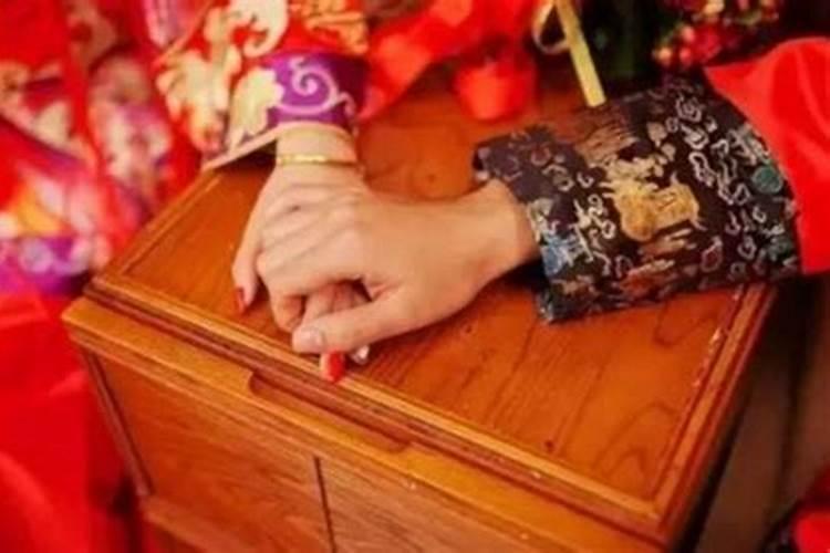 金莎发文称求姻缘结果求到了状元签,她的感情生活为何一直不顺利？