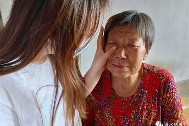 梦见妈妈对我哭
