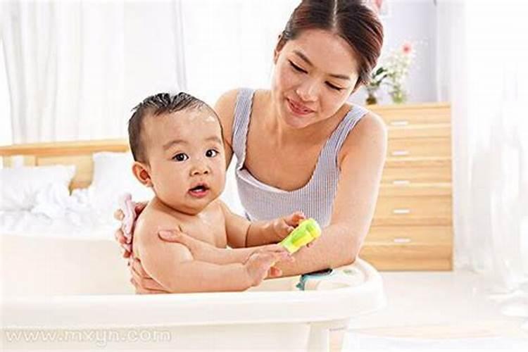 梦给死去的老人洗澡有什么征兆