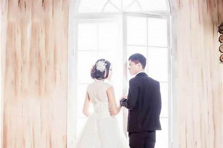 梦见自己老公和别的女人结婚的预兆