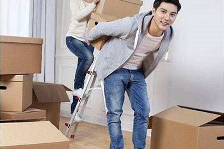 梦见搬家,家里的衣服东西乱七八糟是什么意思？
