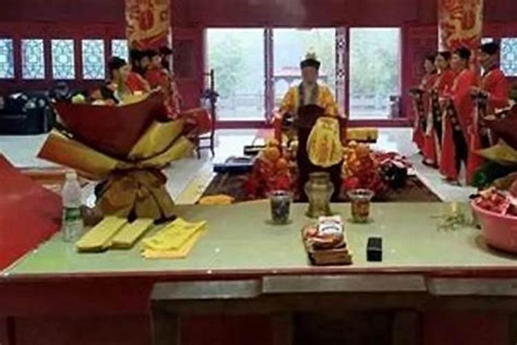 已婚女人梦见和陌生男人暧昧是什么意思