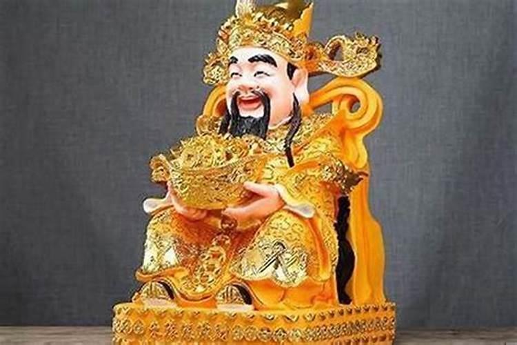 比如今天黄历写 财神正东 那应该是脸朝东还是背朝东？？给个权威的回答...