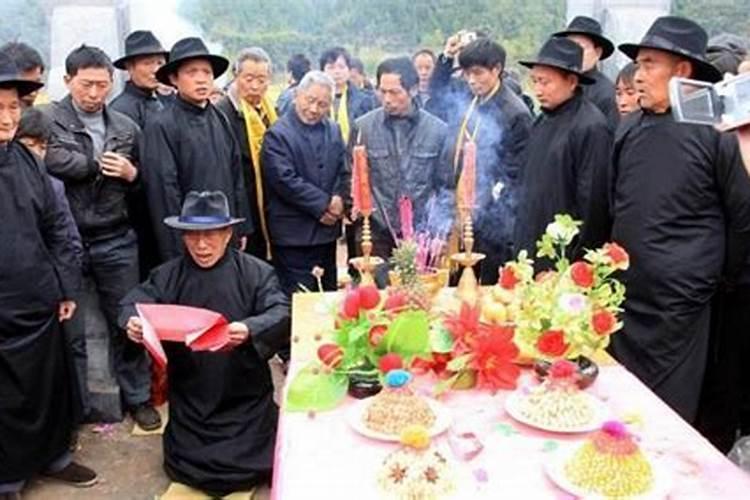 老人过世,第一个清明节,应该清明那天烧纸