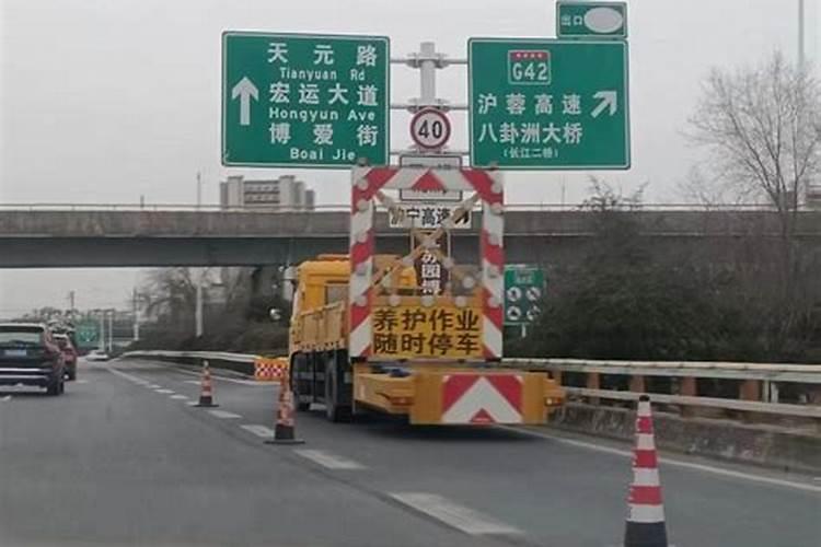 梦见有女人喜欢自己是什么意思
