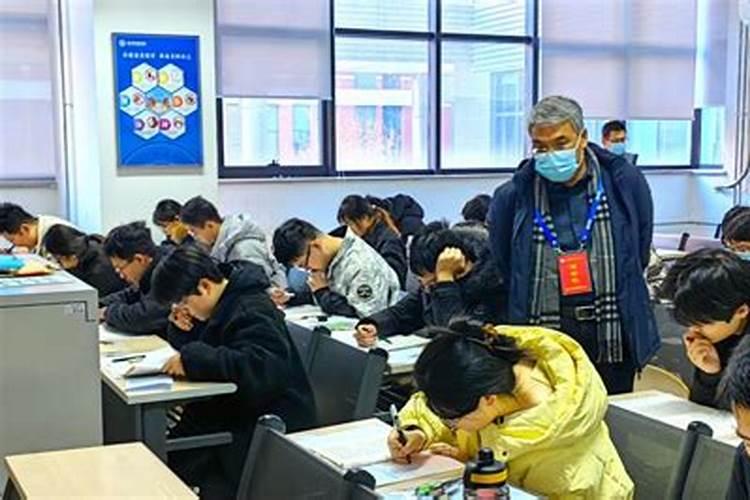 梦见蓝蛇是什么意思？