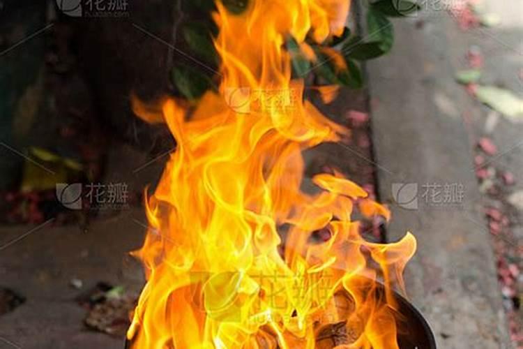 我想知道今天是什么日子在沈阳看到这么多烧纸钱的