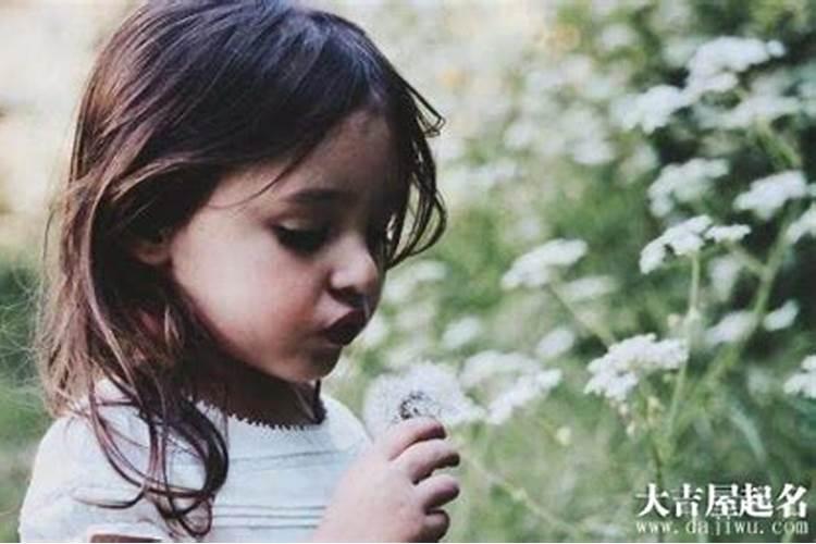 梦见和熟人游泳的预兆