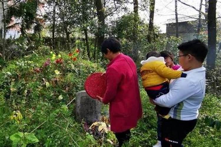 梦见女生追着我跑