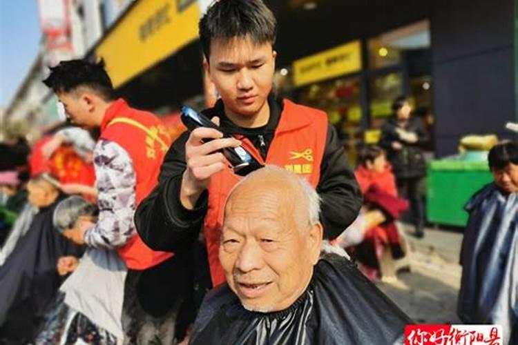 梦见很人一起吃饭了我没吃的预兆