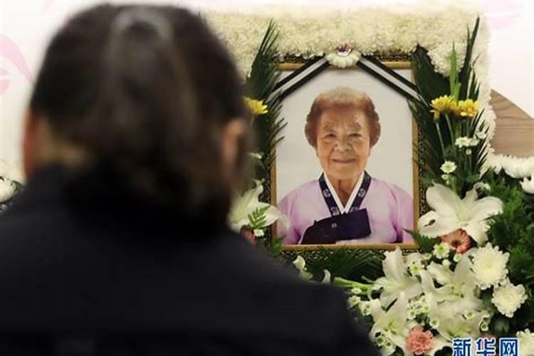 梦见死去的奶奶又活了什么意思？