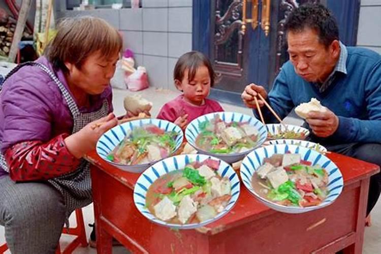 ...要请和尚吗？一般是不是请吹鼓手？有的请一群和尚念经、有什么...
