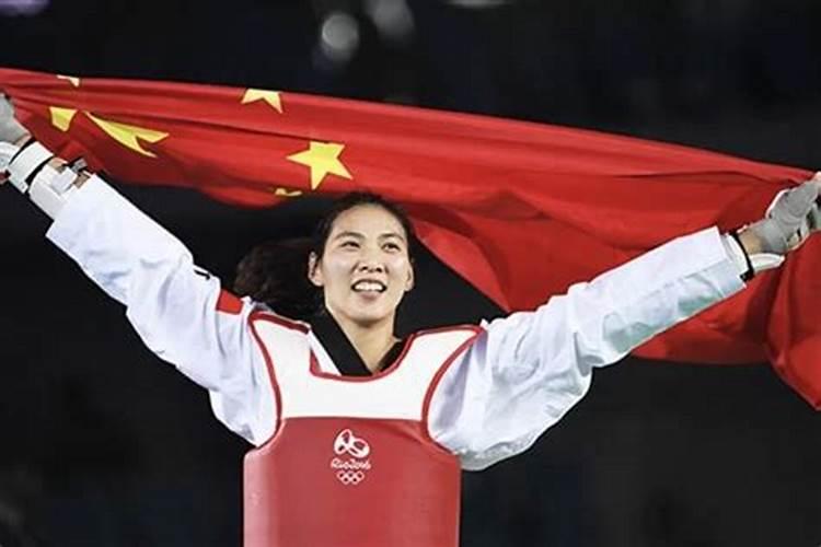 属龙女和什么属相最配