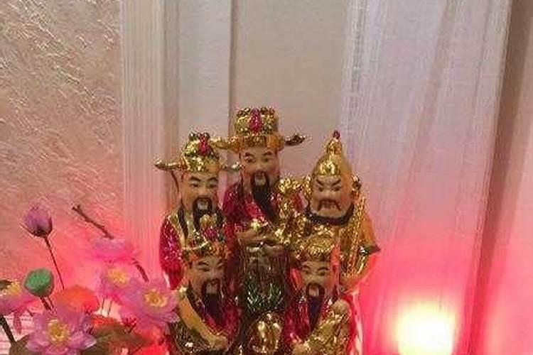 晚上梦见死人是什么意思