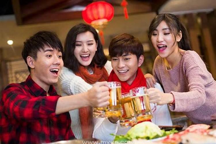 我怎么老梦见我姨家的哥哥 而且还做些亲密的动作 一次比一次亲？今天...