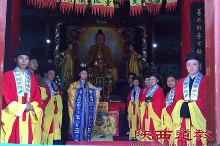 清明祭祖传统与迷信的区别